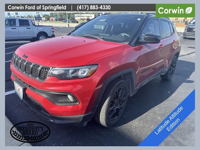 Used 2023 Jeep Compass Latitude AWD/4WD image 1