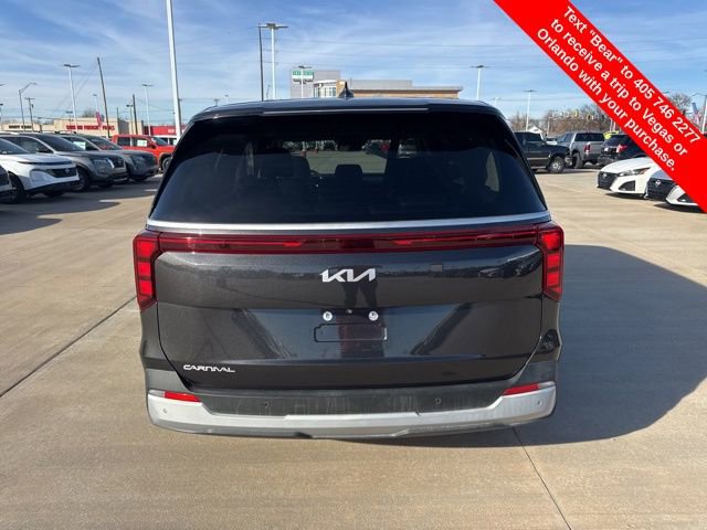 Used 2025 Kia Carnival image 4