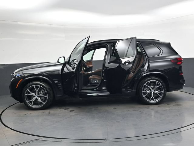 New 2026 BMW X5 xDrive50e w/ M Sport Package AWD/4WD image 35