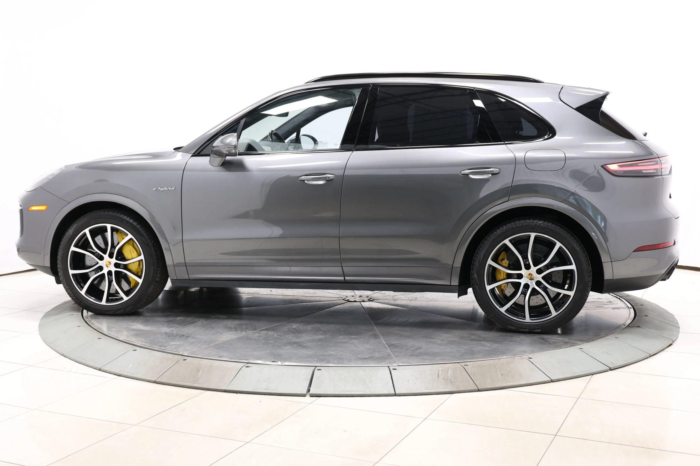 Used 2021 Porsche Cayenne Turbo S AWD/4WD image 9