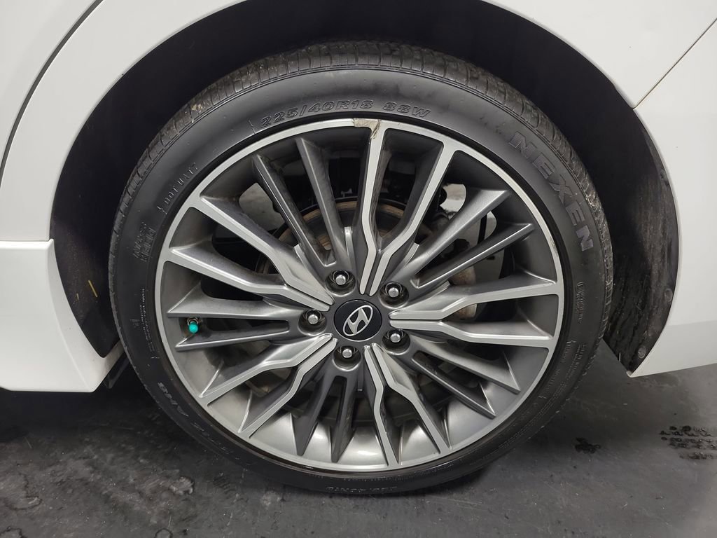 Used 2018 Hyundai Elantra Sport image 11