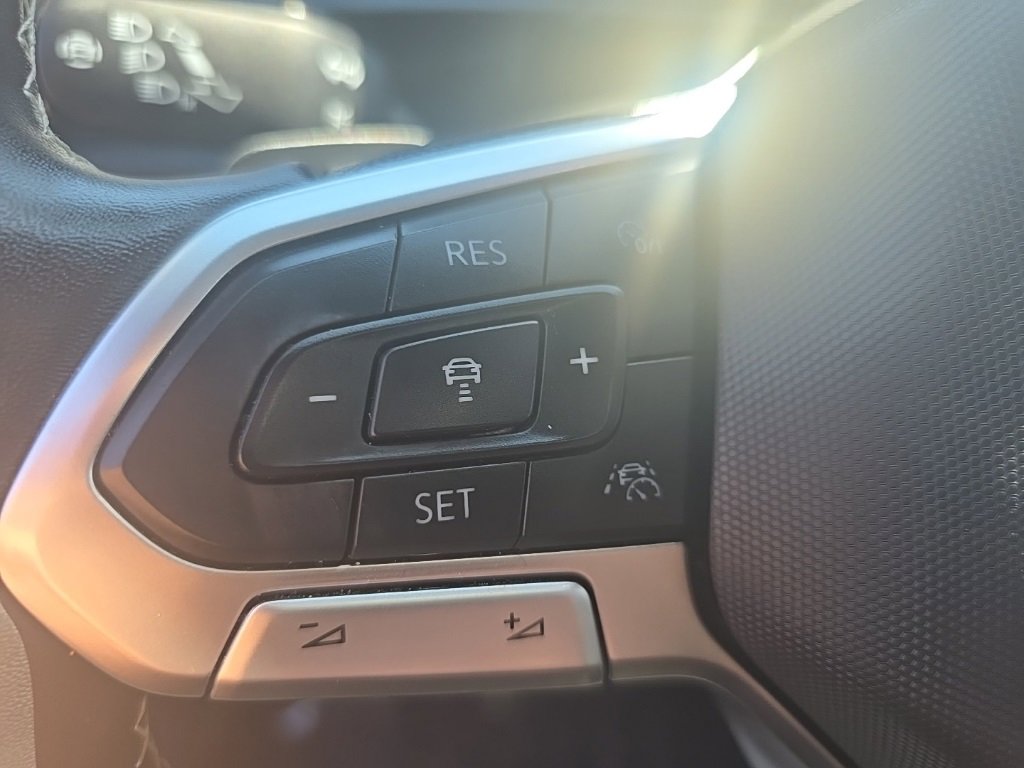 Used 2024 Volkswagen Atlas Cross Sport SE image 29