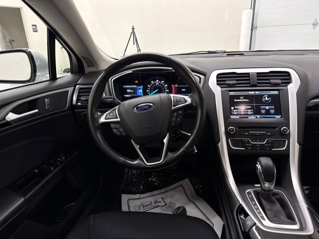 Used 2016 Ford Fusion SE FWD image 14