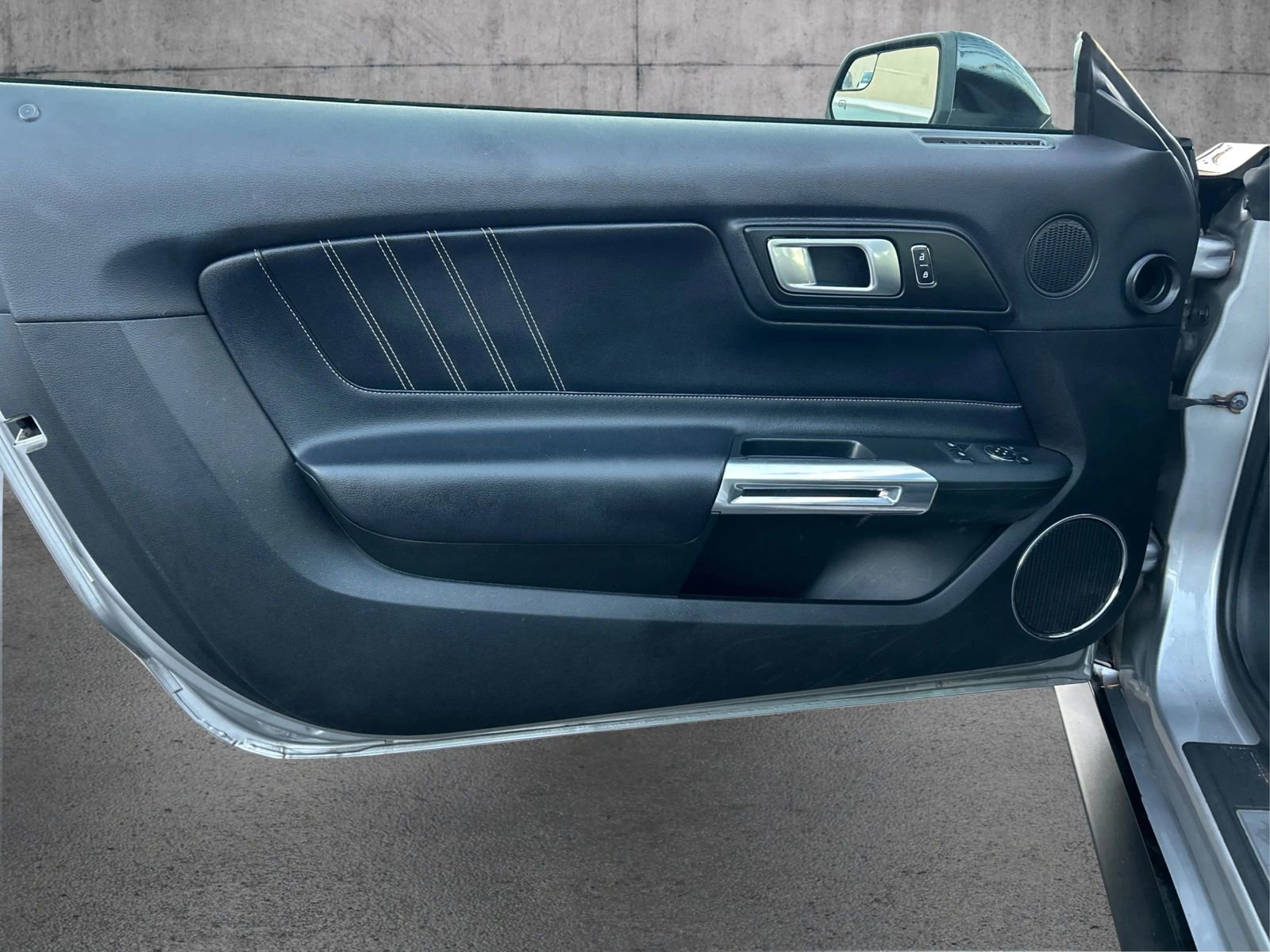 Used 2020 Ford Mustang Premium RWD image 20