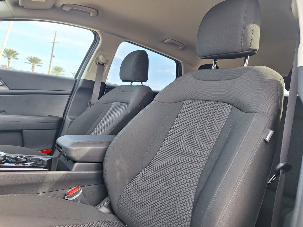 Used 2025 Kia Sportage LX image 11
