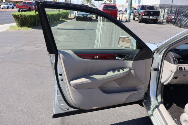 Used 2003 Lexus ES 330 FWD image 12