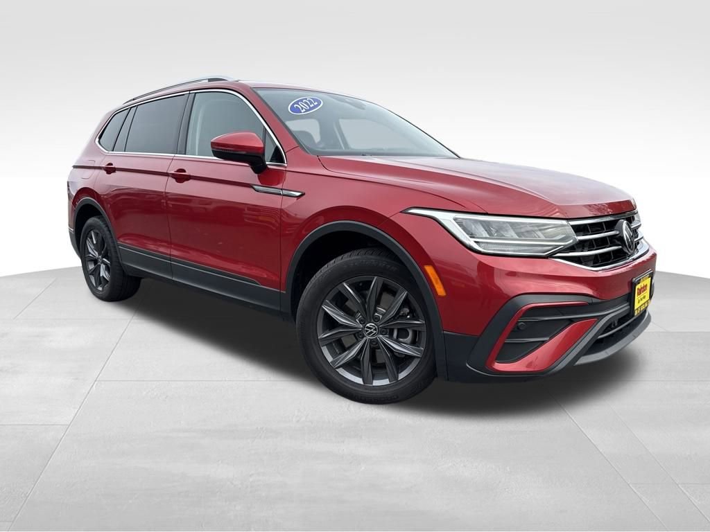 Used 2022 Volkswagen Tiguan SE image 1