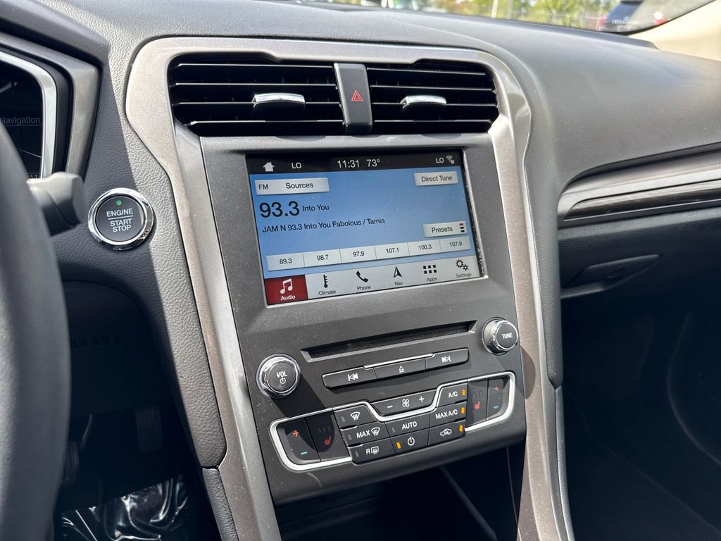 Used 2018 Ford Fusion SE w/ Fusion SE Technology Package image 16