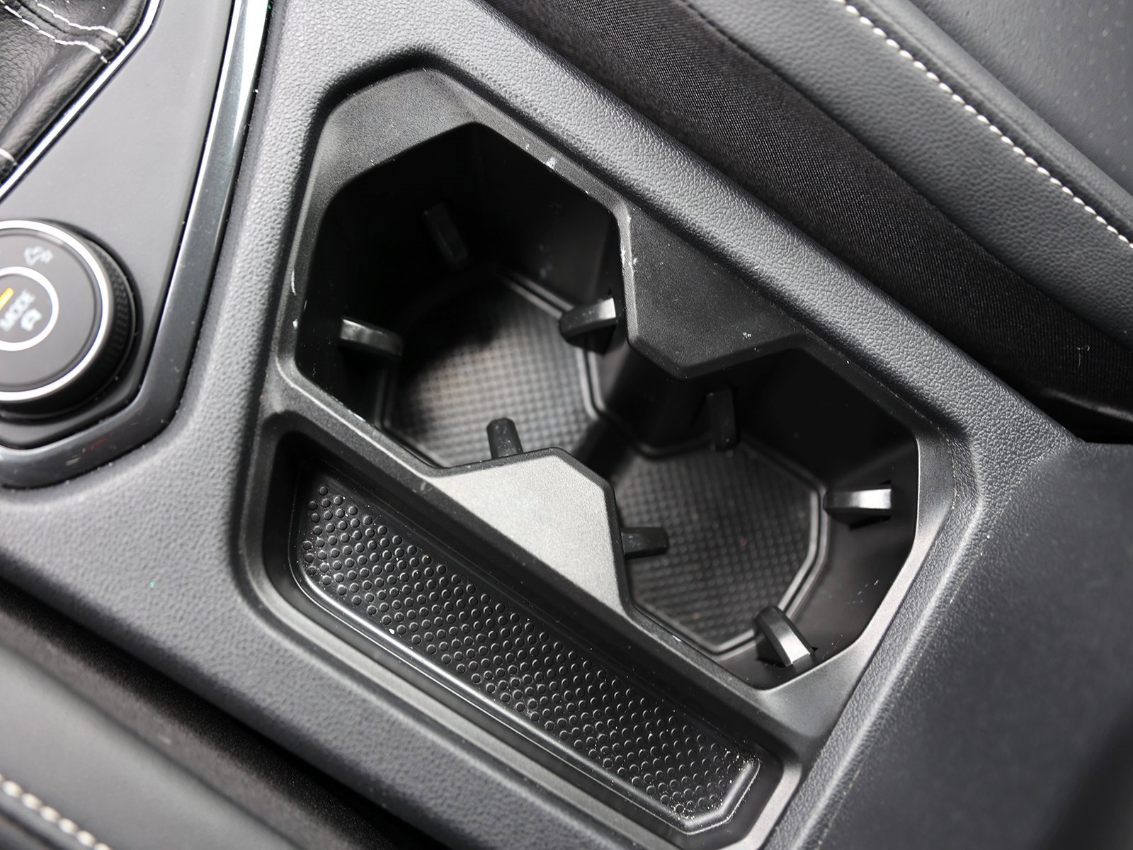 Used 2024 Volkswagen Tiguan SE R-Line image 33