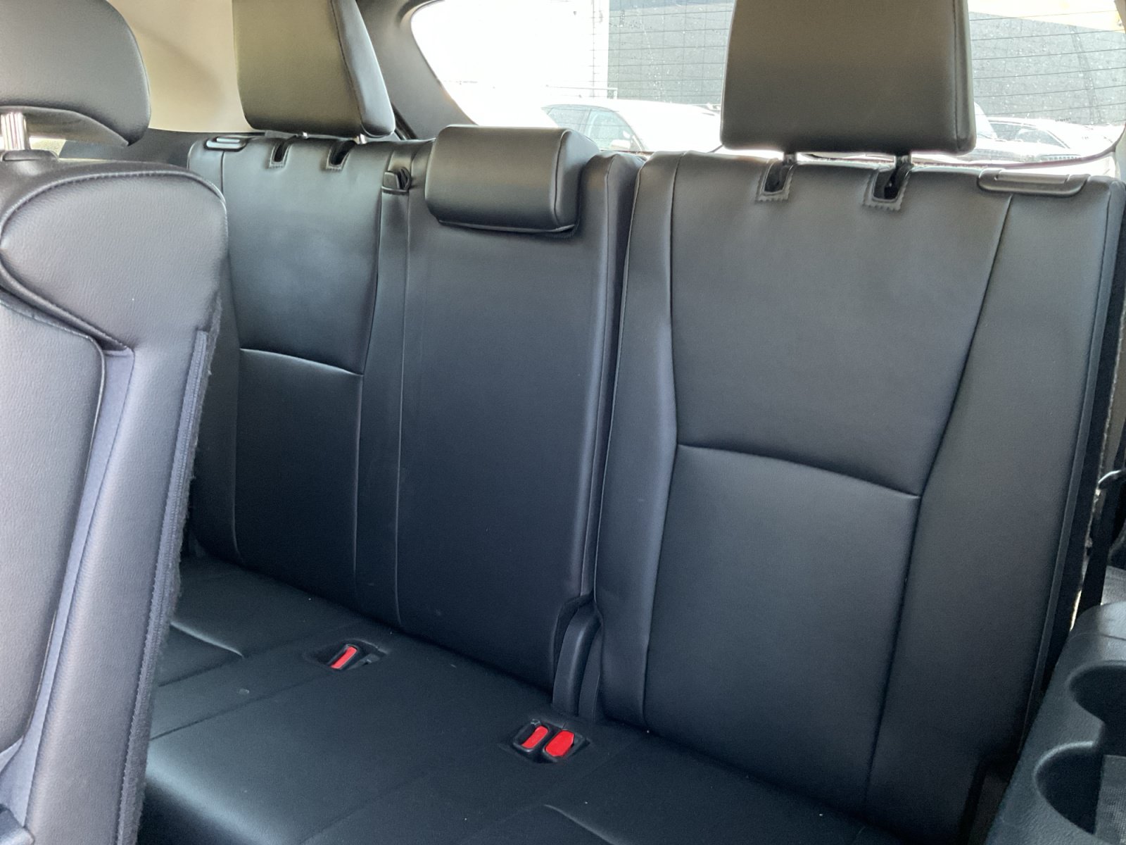 Used 2024 Toyota Highlander XLE FWD image 26