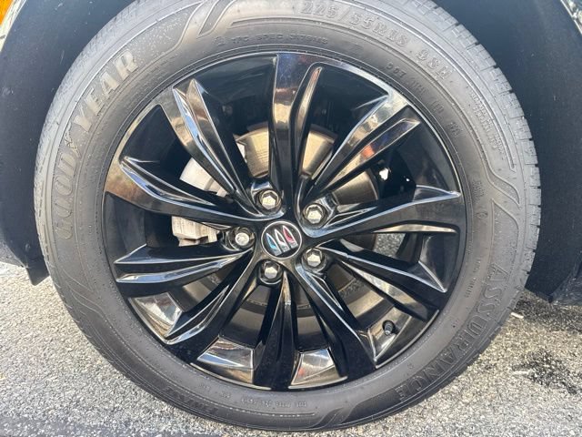 Used 2024 Buick Envista Sport Touring w/ Convenience II Package FWD image 4