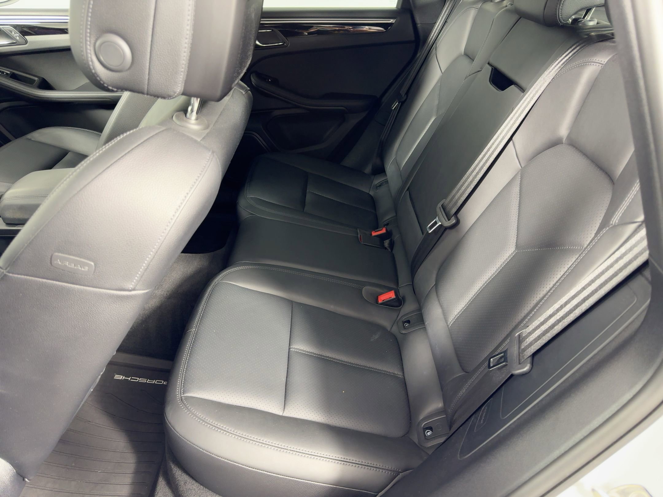 Certified 2022 Porsche Macan AWD/4WD image 15