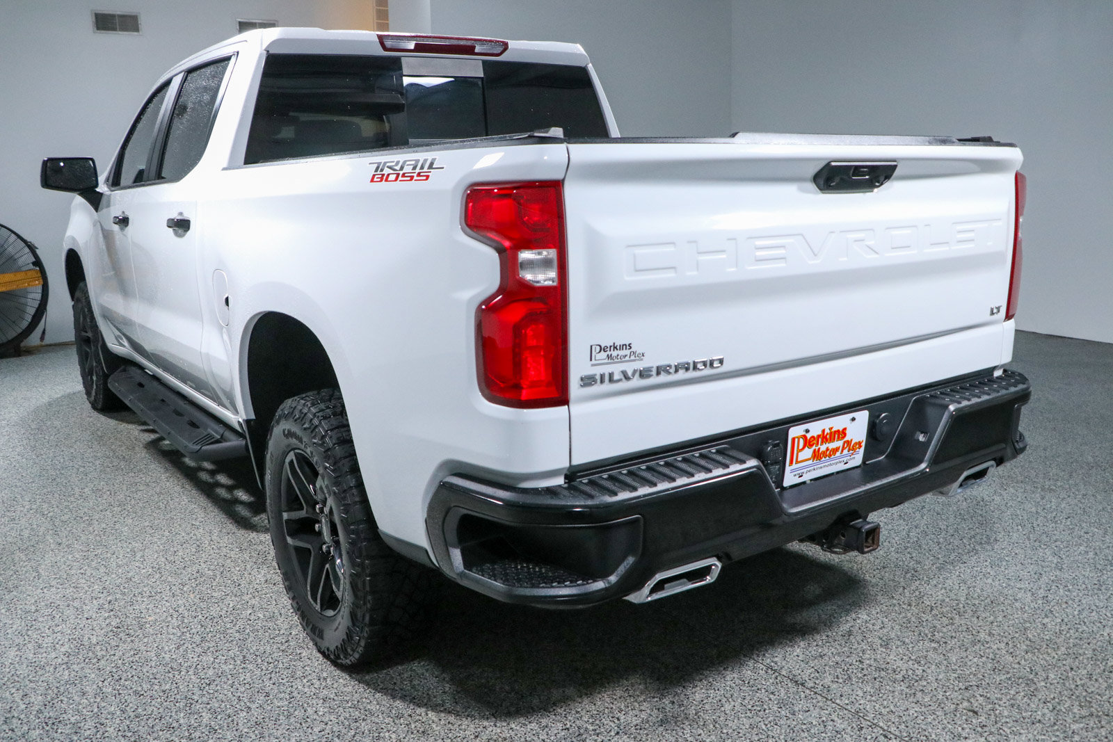 Used 2024 Chevrolet Silverado 1500 LT Trail Boss w/ Convenience Package II AWD/4WD image 9