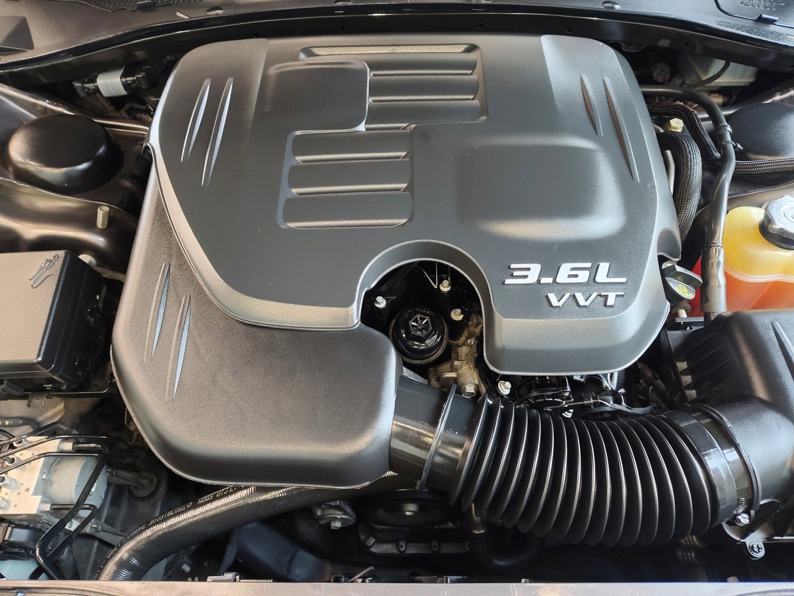 Used 2018 Chrysler 300 Touring w/ Driver Convenience Group RWD image 28
