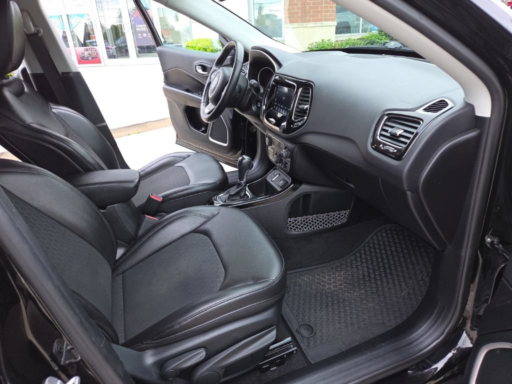 Certified 2018 Jeep Compass Latitude w/ Popular Equipment Group FWD image 21