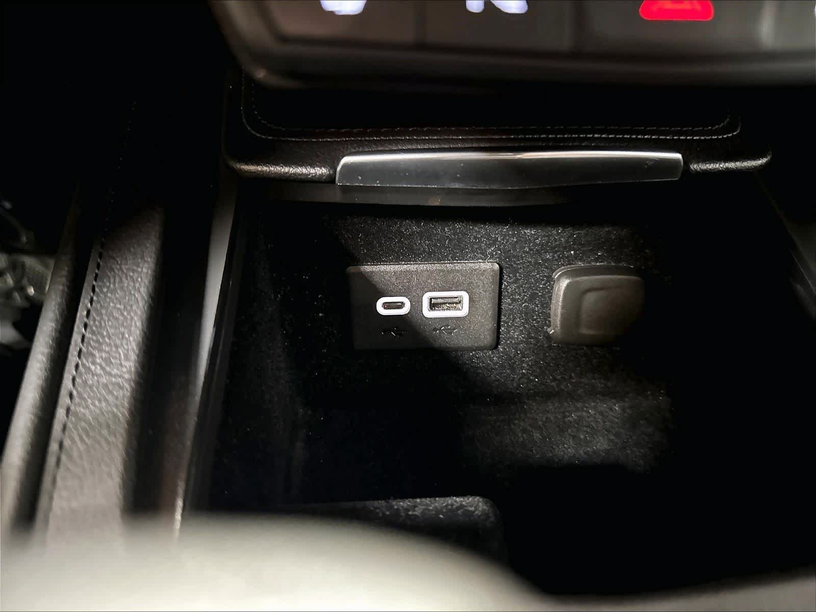Used 2019 Cadillac XT4 Sport w/ Cold Weather Package FWD image 33