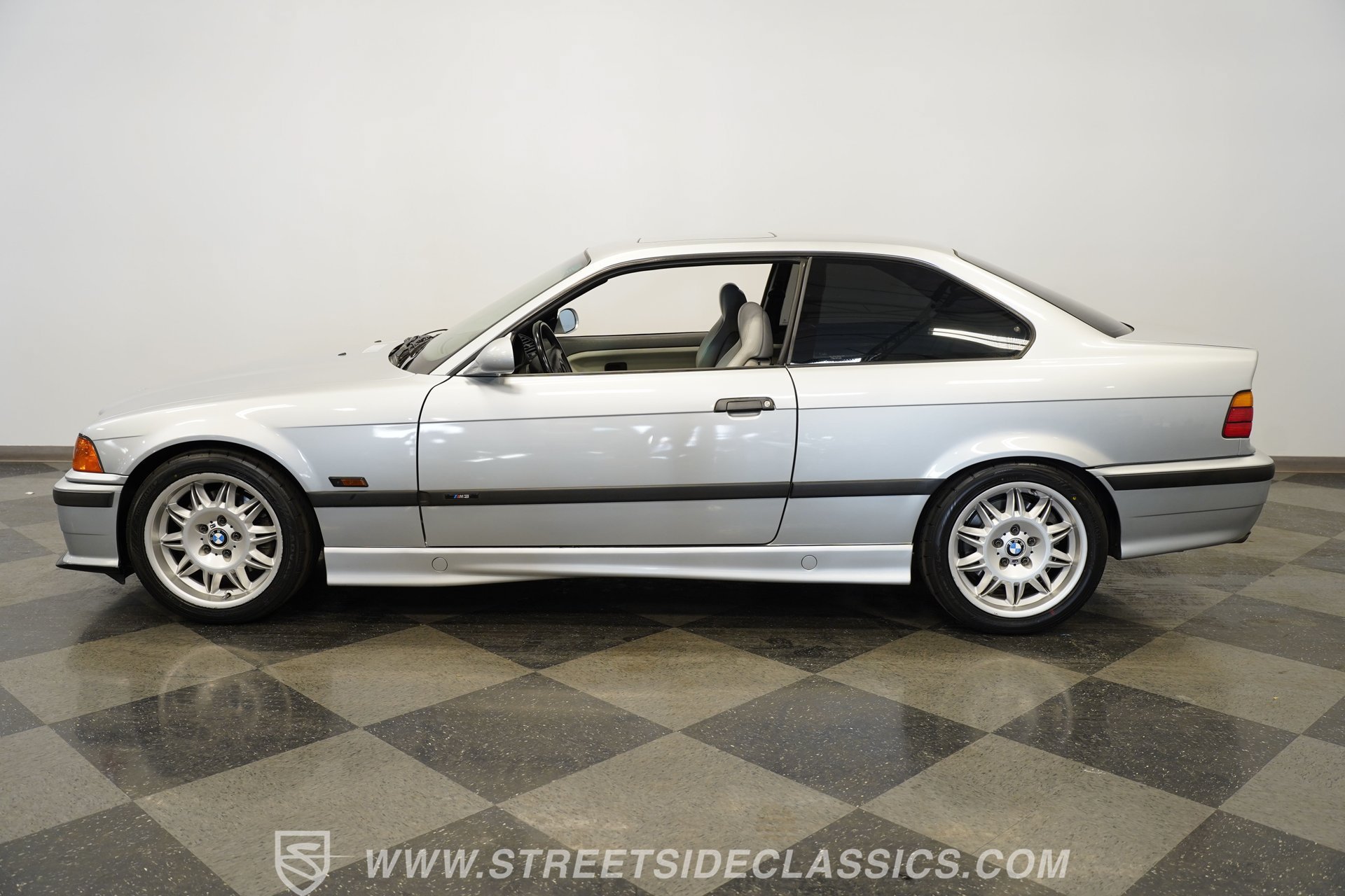 Used 1996 BMW M3 Coupe RWD image 2