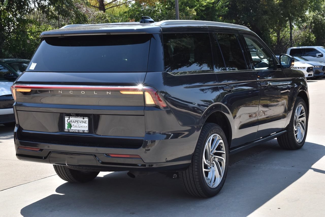 Certified 2025 Lincoln Navigator Reserve AWD/4WD image 8