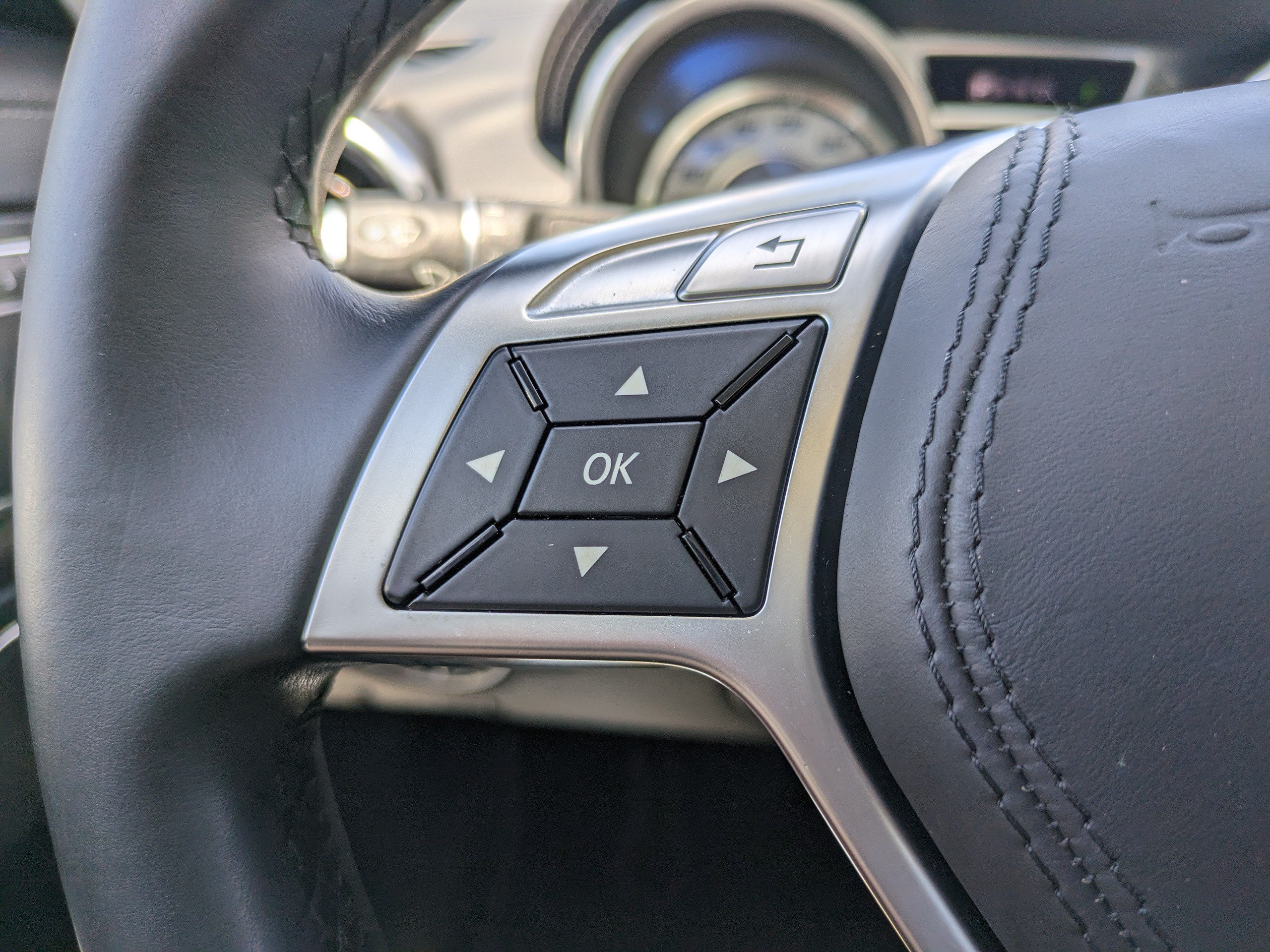 Used 2015 Mercedes-Benz SL 400 image 23