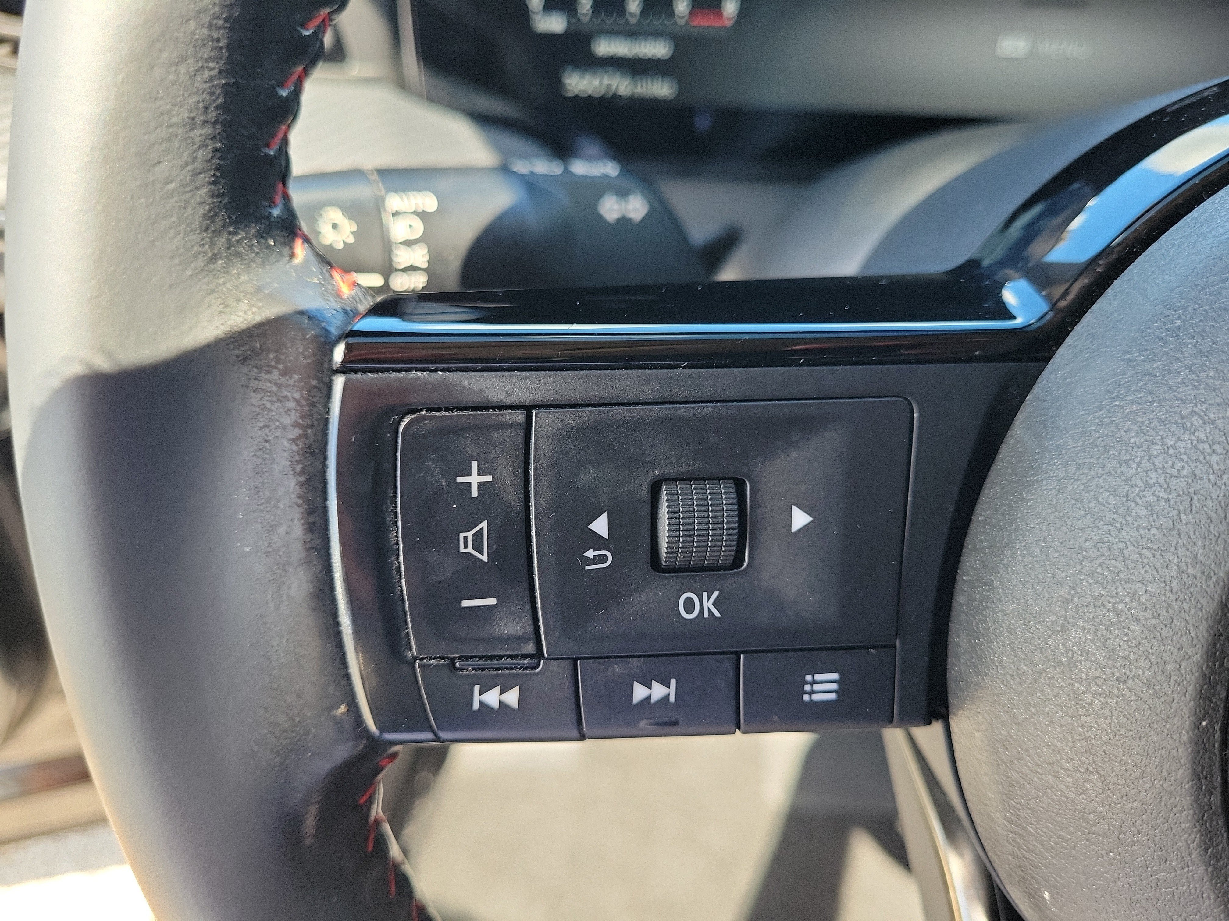 Certified 2025 Nissan Kicks SR AWD/4WD image 16