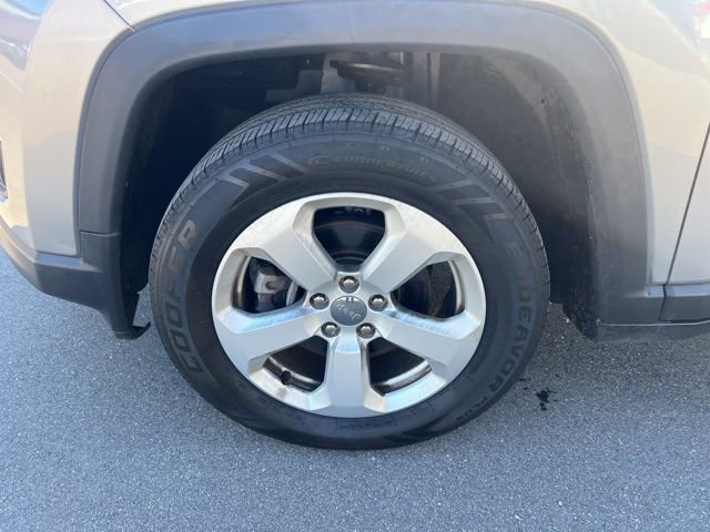 Used 2019 Jeep Compass Latitude w/ Cold Weather Group image 9