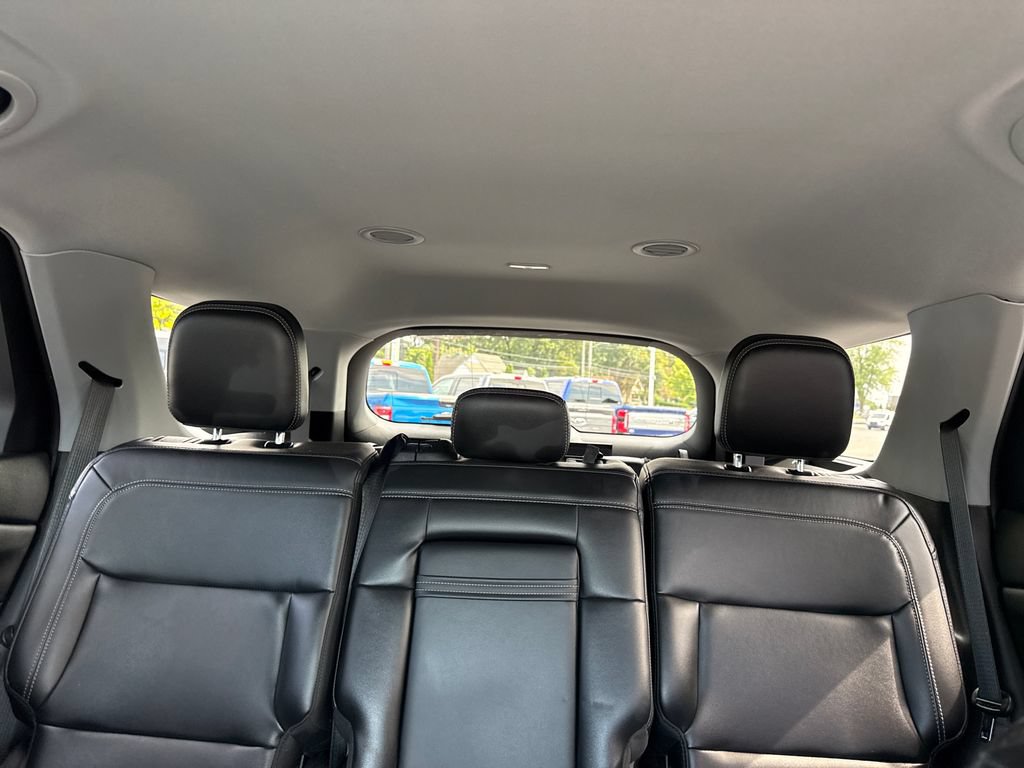 Used 2023 Ford Explorer XLT w/ Equipment Group 202A AWD/4WD image 36