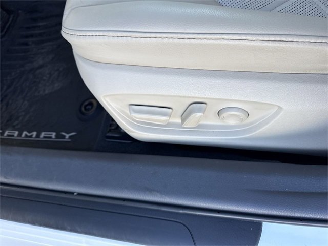 Used 2018 Toyota Camry XLE image 12