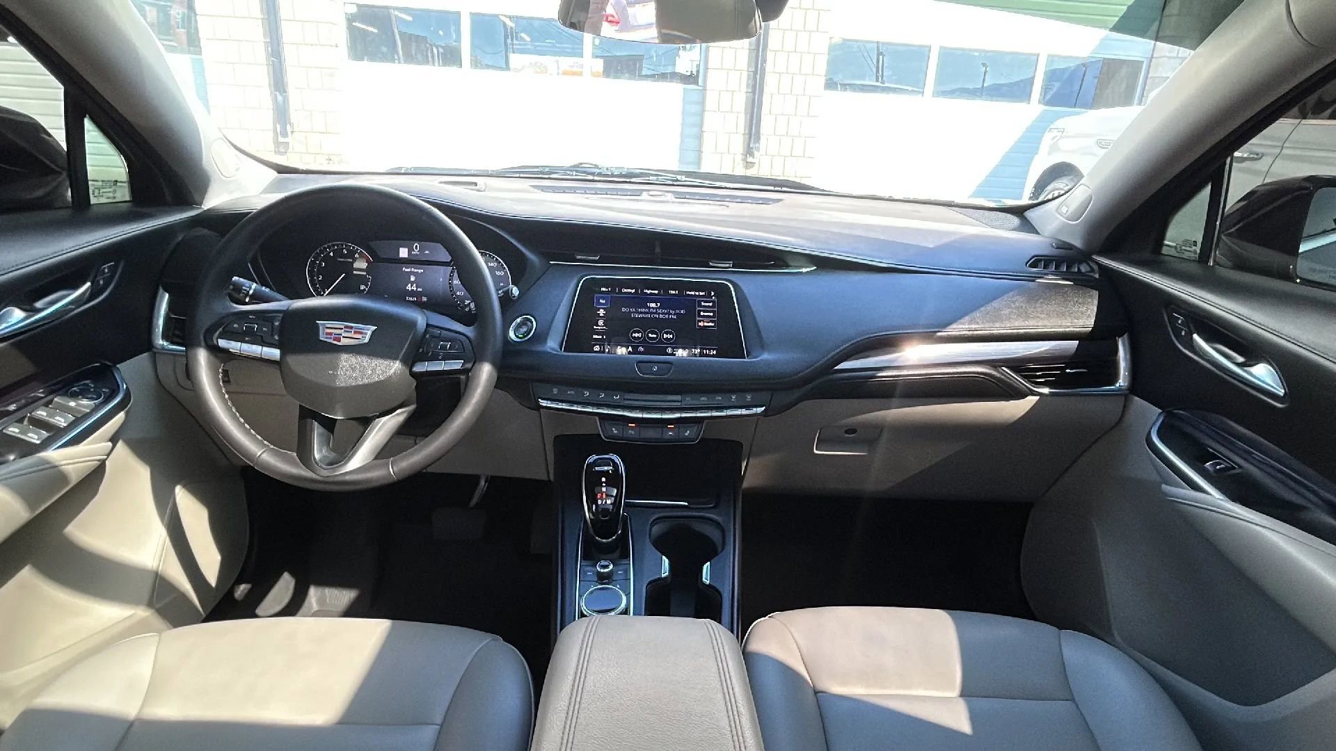 Used 2022 Cadillac XT4 Luxury w/ Cold Weather Package image 29