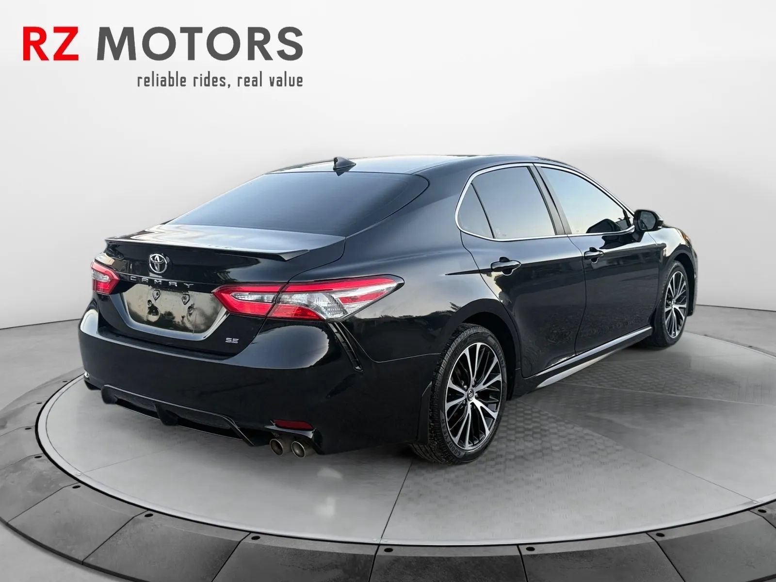 Used 2019 Toyota Camry SE FWD image 5