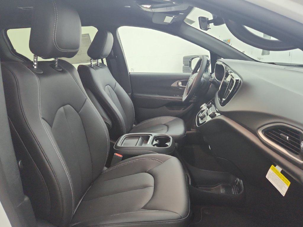 New 2027 Chrysler Pacifica LX FWD image 30