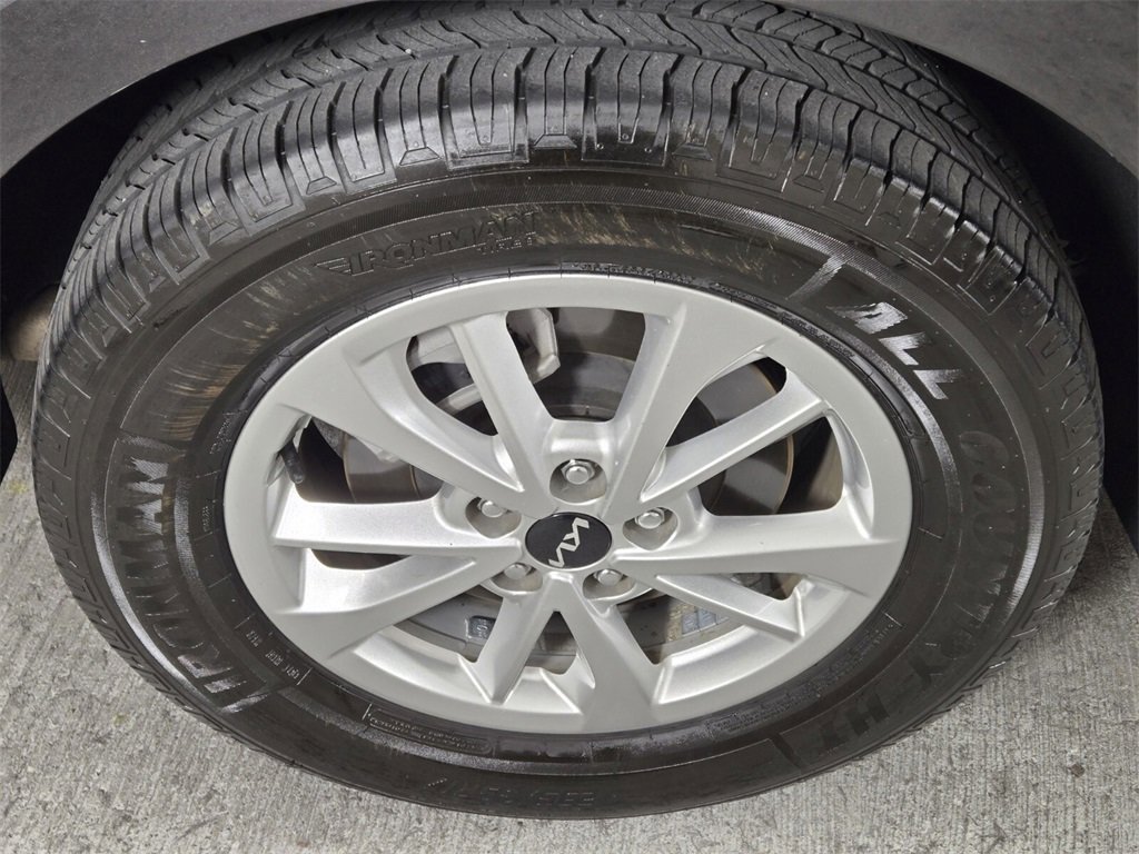 Used 2024 Kia Carnival LX image 9