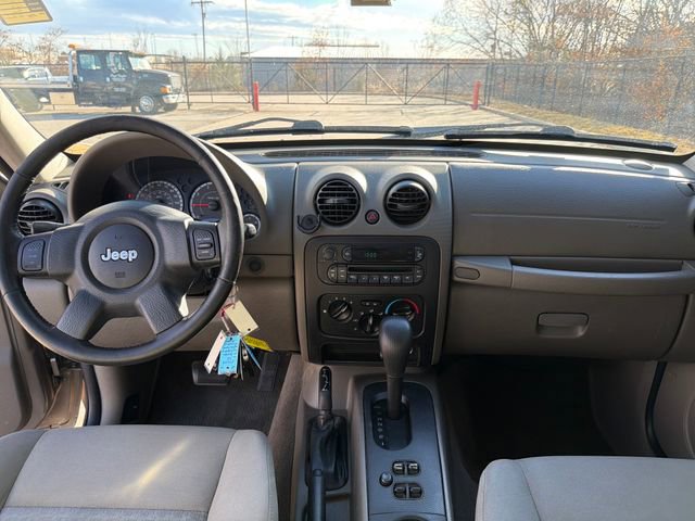 Used 2005 Jeep Liberty Sport image 12