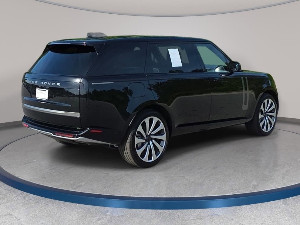Certified 2025 Land Rover Range Rover Long Wheelbase SE AWD/4WD image 5