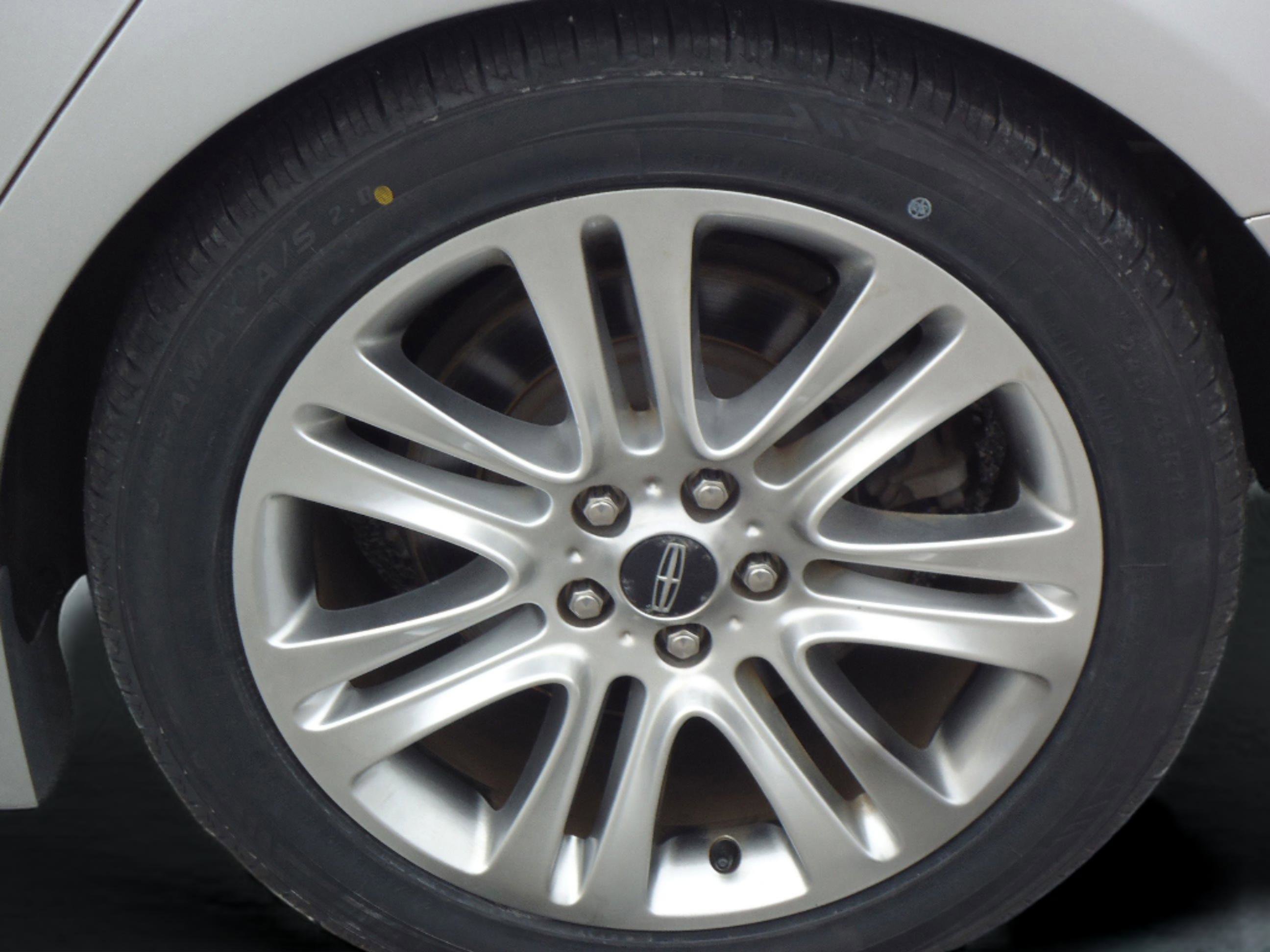 Used 2016 Lincoln MKZ AWD image 9