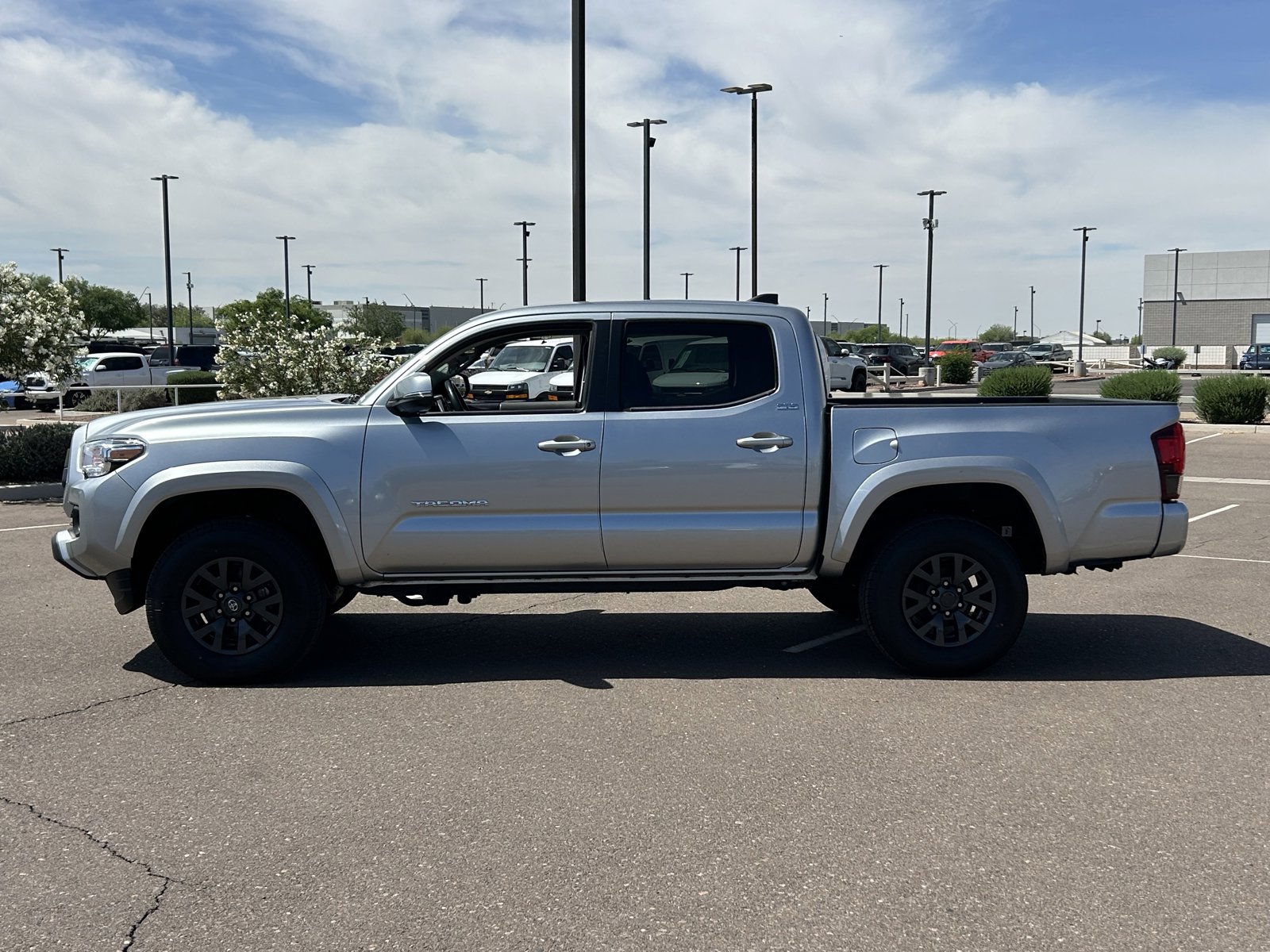 Used 2023 Toyota Tacoma SR5 AWD/4WD image 2