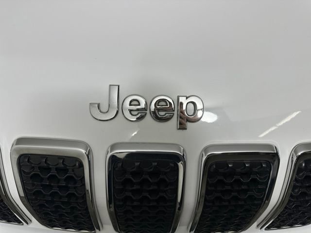Used 2019 Jeep Cherokee Latitude w/ Cold Weather Group image 9