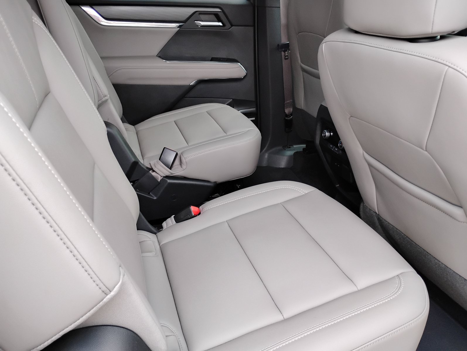 Used 2024 GMC Acadia Elevation FWD image 28