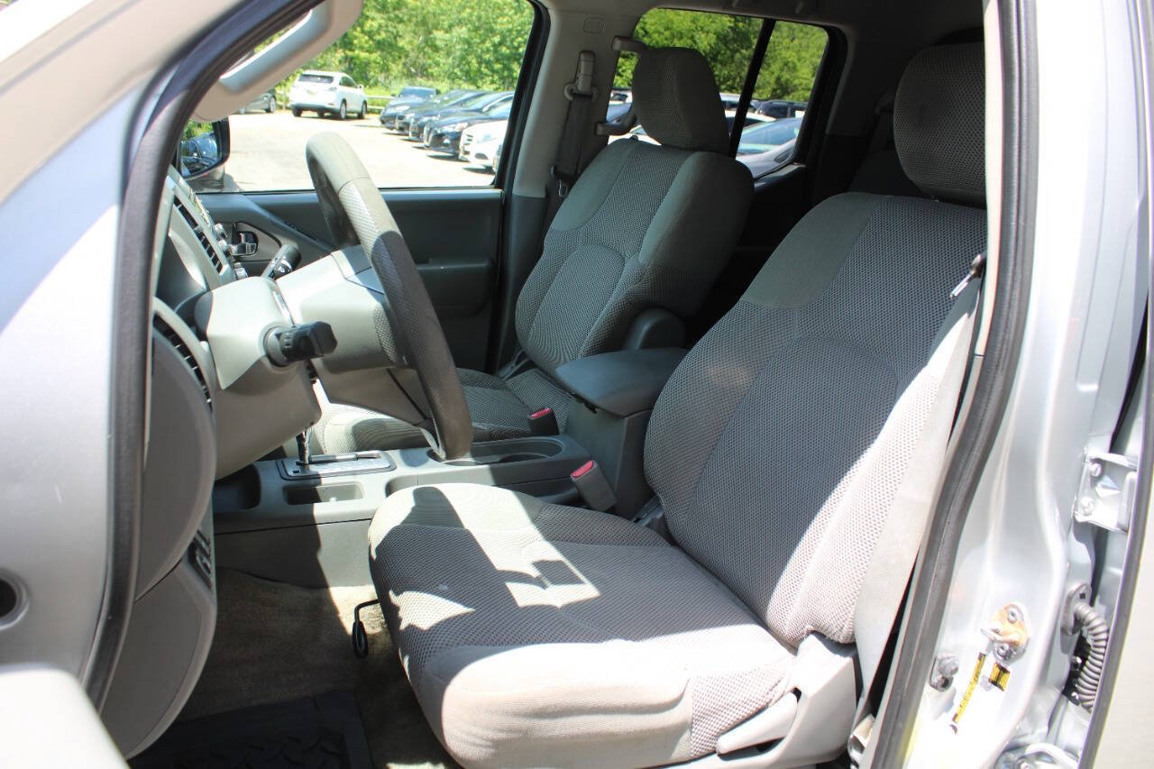 Used 2014 Nissan Frontier SV w/ SV Value Truck Package AWD/4WD image 25