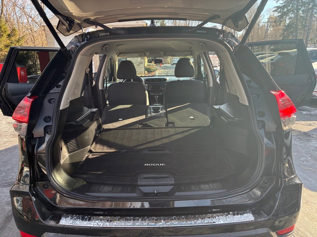Used 2018 Nissan Rogue SV w/ Premium Package image 12