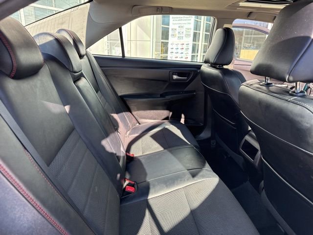 Used 2017 Toyota Camry SE w/ Moonroof Package image 30