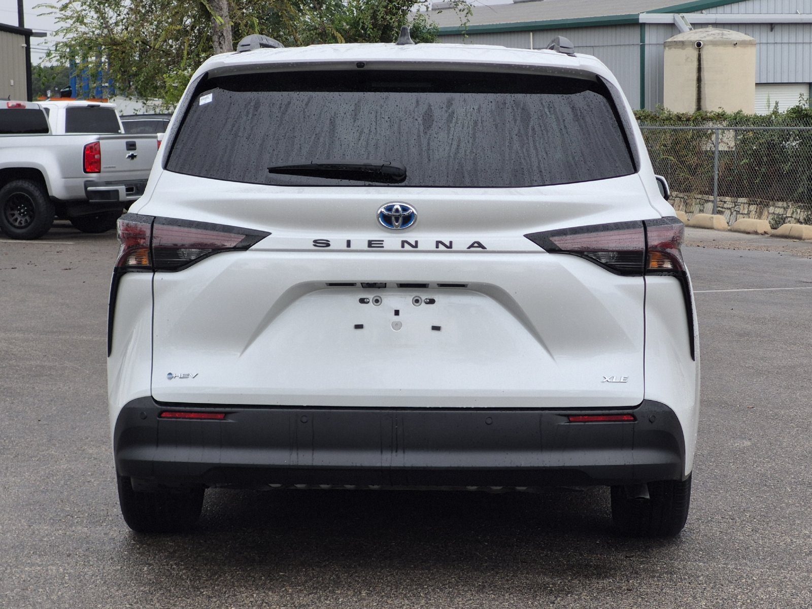 Used 2025 Toyota Sienna XLE FWD image 4