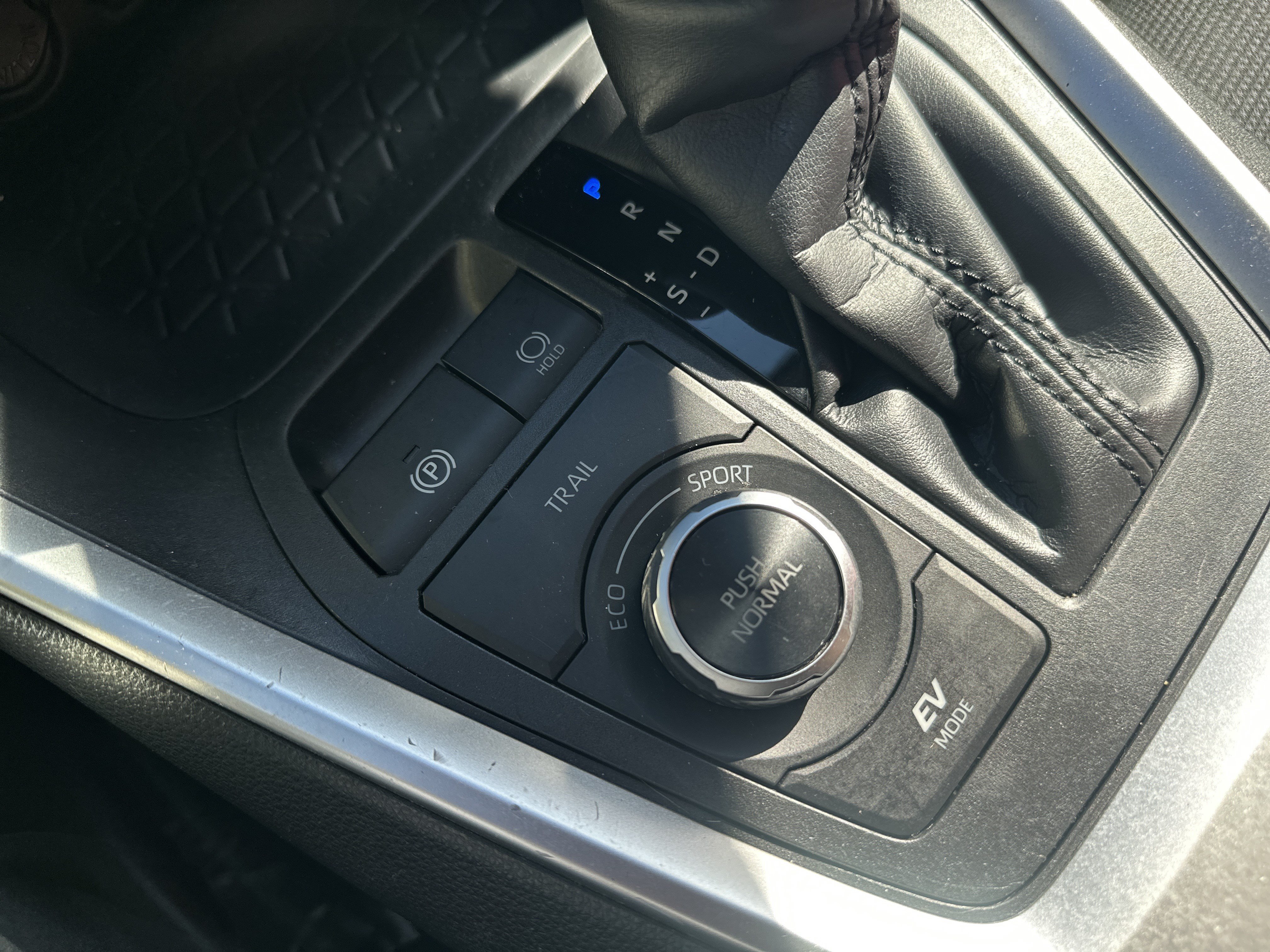 Used 2024 Toyota RAV4 LE AWD/4WD image 25