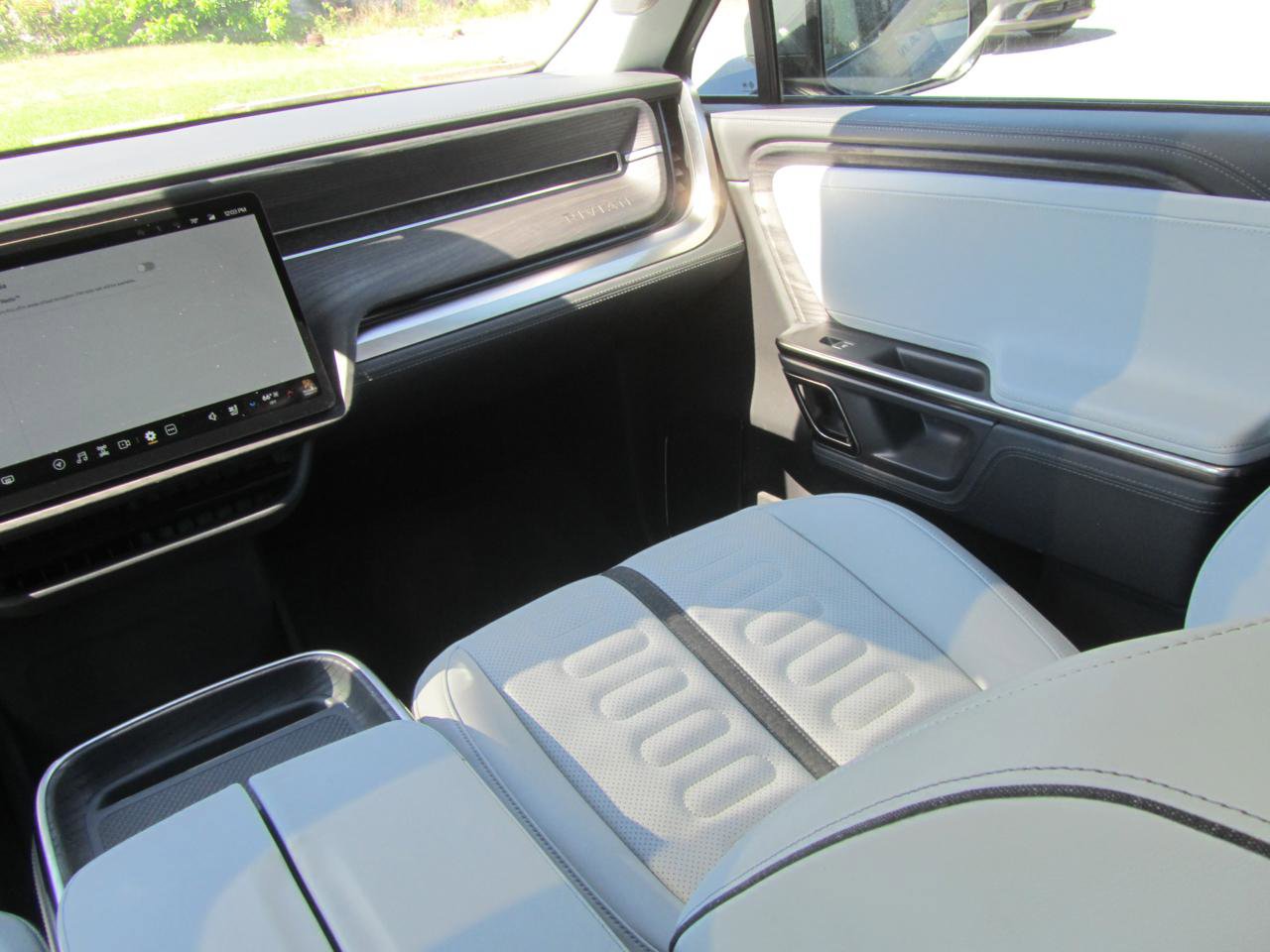 Used 2023 Rivian R1S Adventure image 14