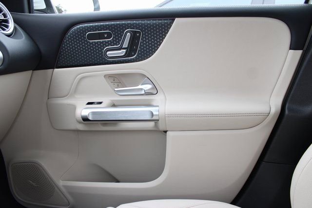 New 2025 Mercedes-Benz GLB 250 4MATIC image 31
