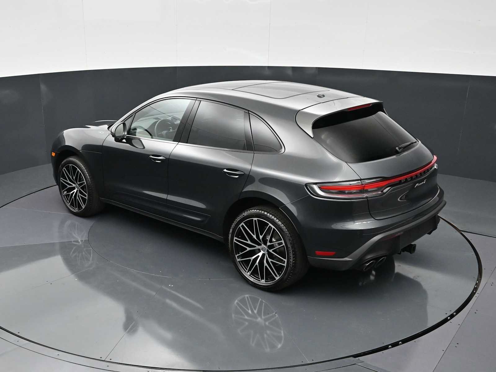 Certified 2025 Porsche Macan Turbo AWD/4WD image 32