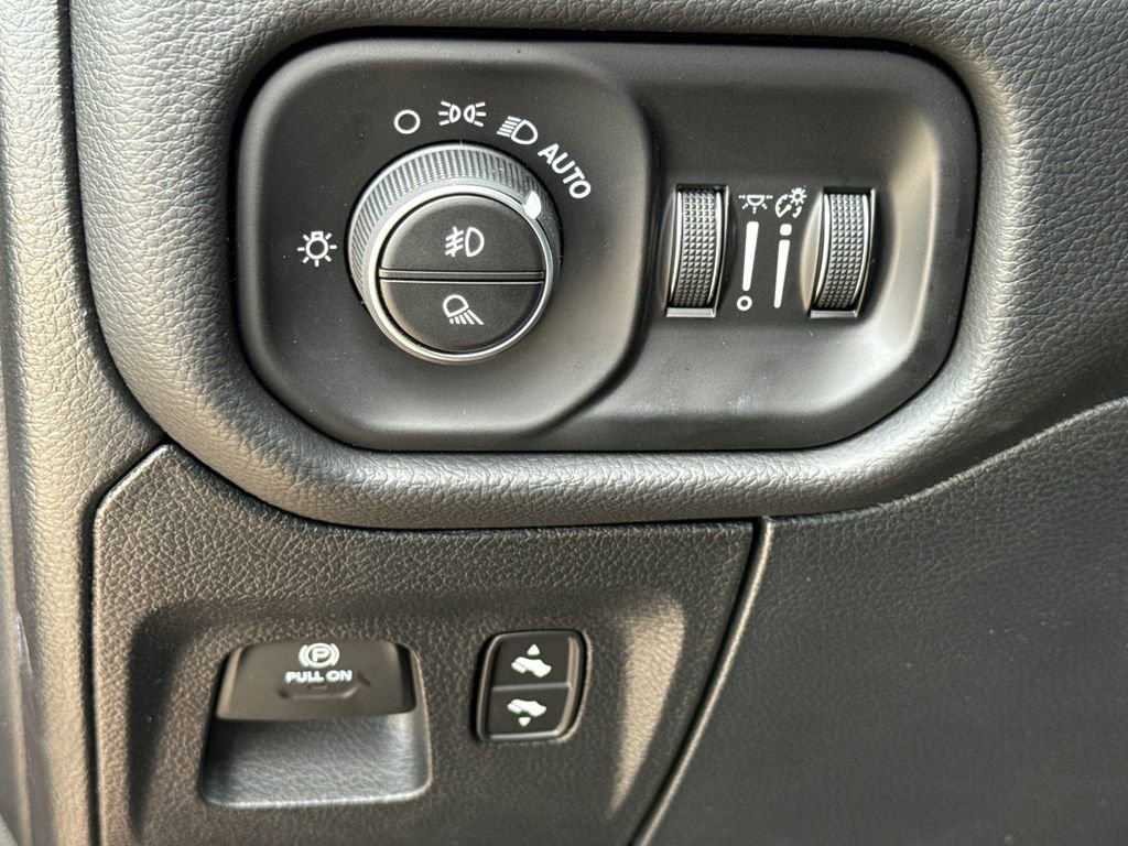 New 2026 RAM 1500 4x4 Crew Cab image 22