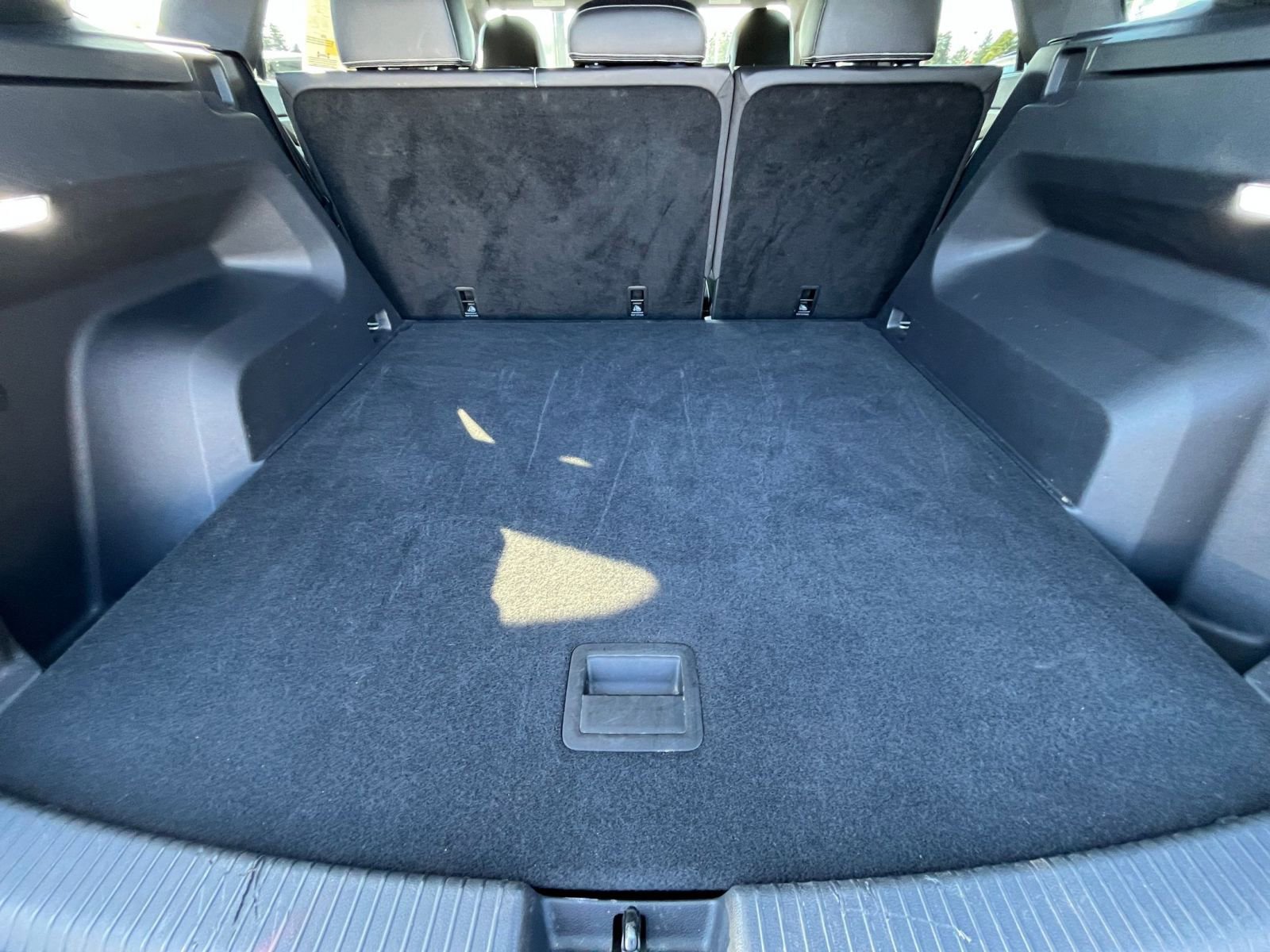 Used 2025 Volkswagen Atlas Cross Sport SE image 33