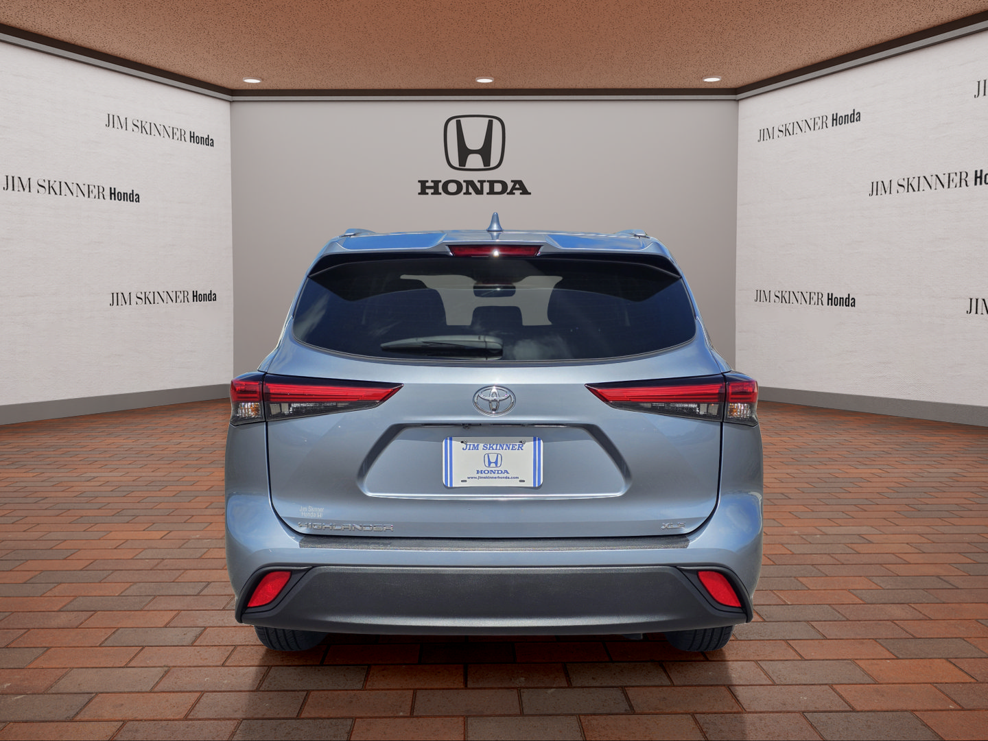 Used 2023 Toyota Highlander XLE FWD image 10