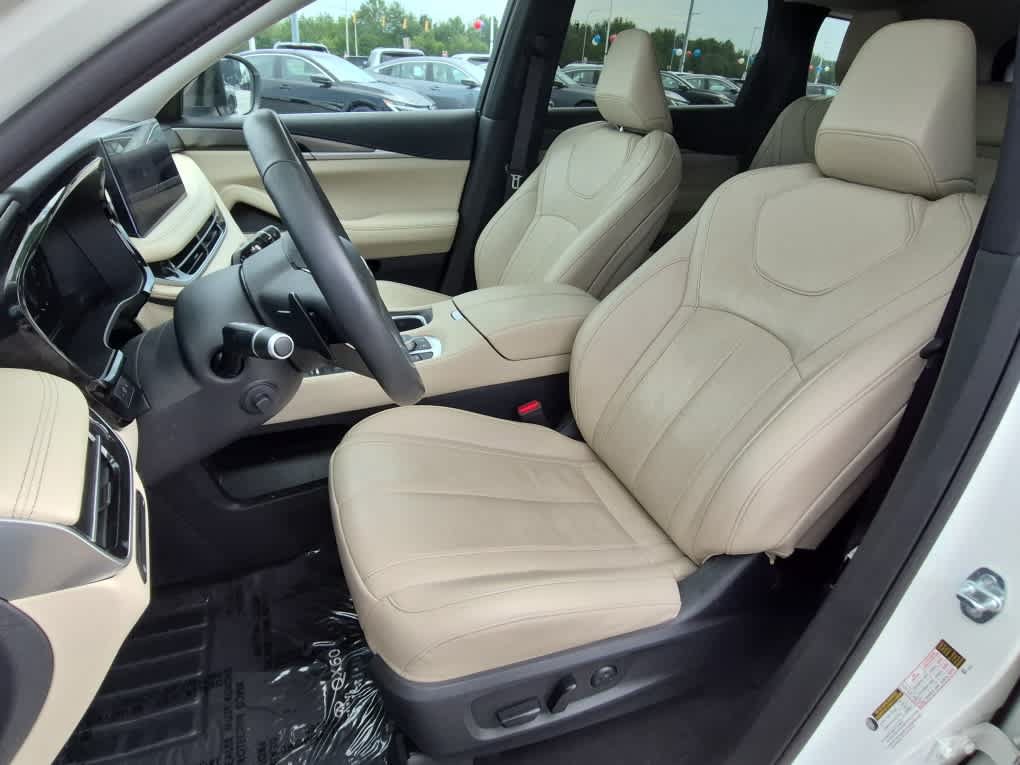Used 2023 INFINITI QX60 Luxe w/ Cargo Package AWD/4WD image 12