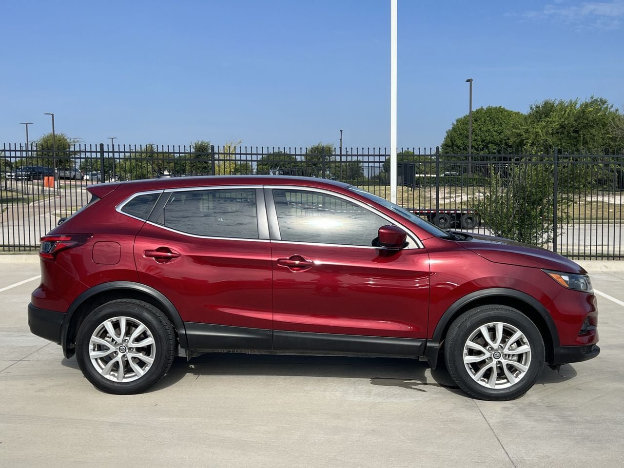 Used 2021 Nissan Rogue Sport S FWD image 3